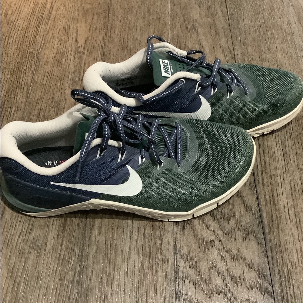 NIKE METCON 3 - Woman’s cross fit training shoes - GREEN BONE - size 7.5